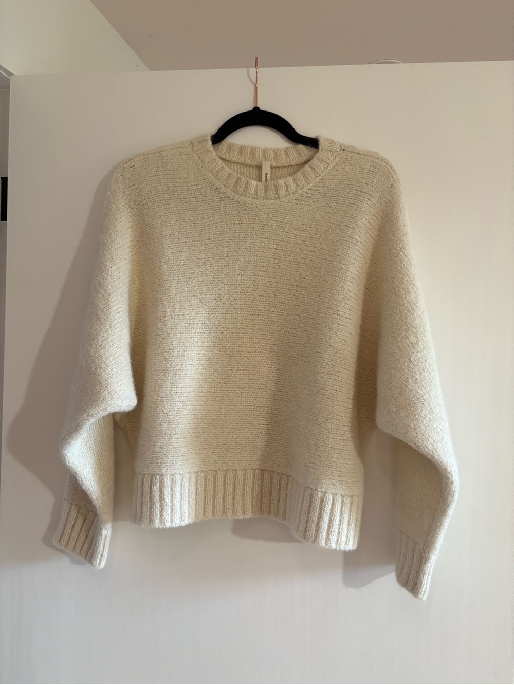 Aritzia Babaton Alpaca Sweater White Cropped, Knit in Peru, Medium